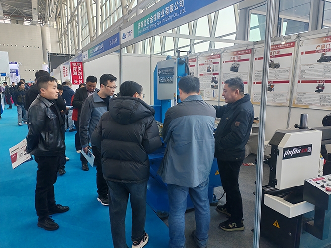 金鋒帶鋸床亮相合肥機(jī)床展：高效精準(zhǔn)穩(wěn)定，吸睛無數(shù)